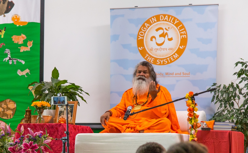 Yoga Seminar Tour with Vishwaguruji in the UK