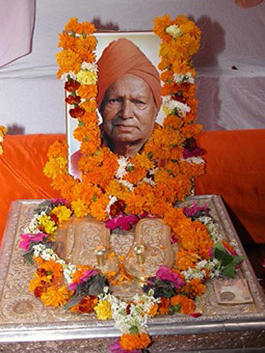 Mahamandaleshwar Paramhans Swami Maheshwaranandaji inaugurated as Successor of Dharmsamrat Paramhans Swami Madhavanandaji